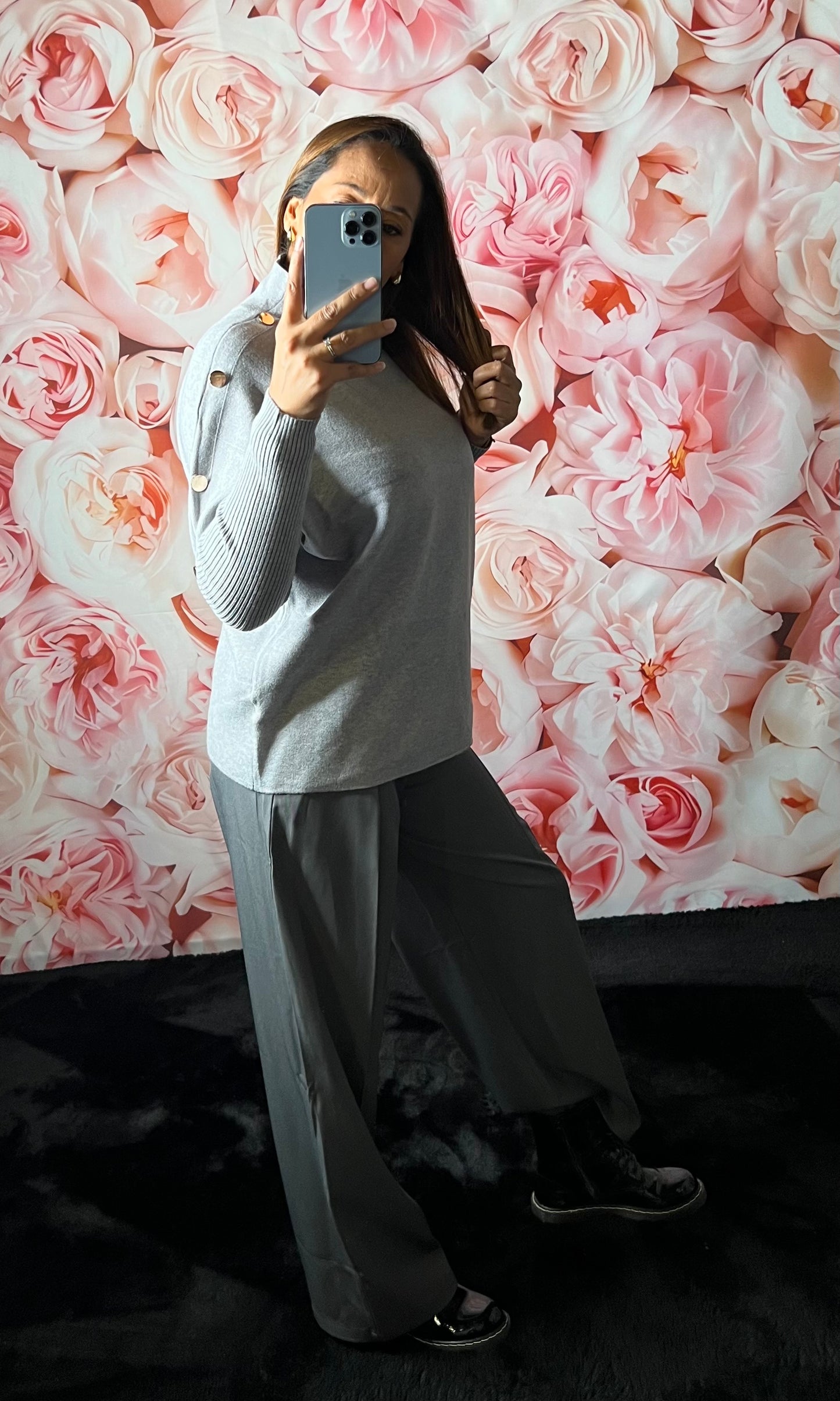 Pull Gris Ample Maille Détails Boutons Epaules