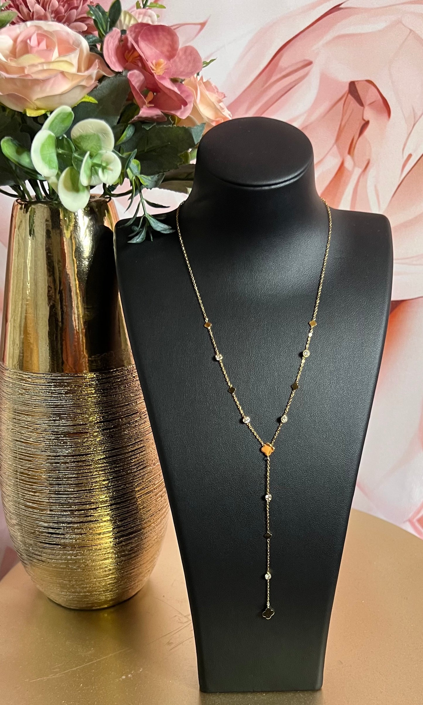 Collier long avec fleurs et strasses en acier inoxydable