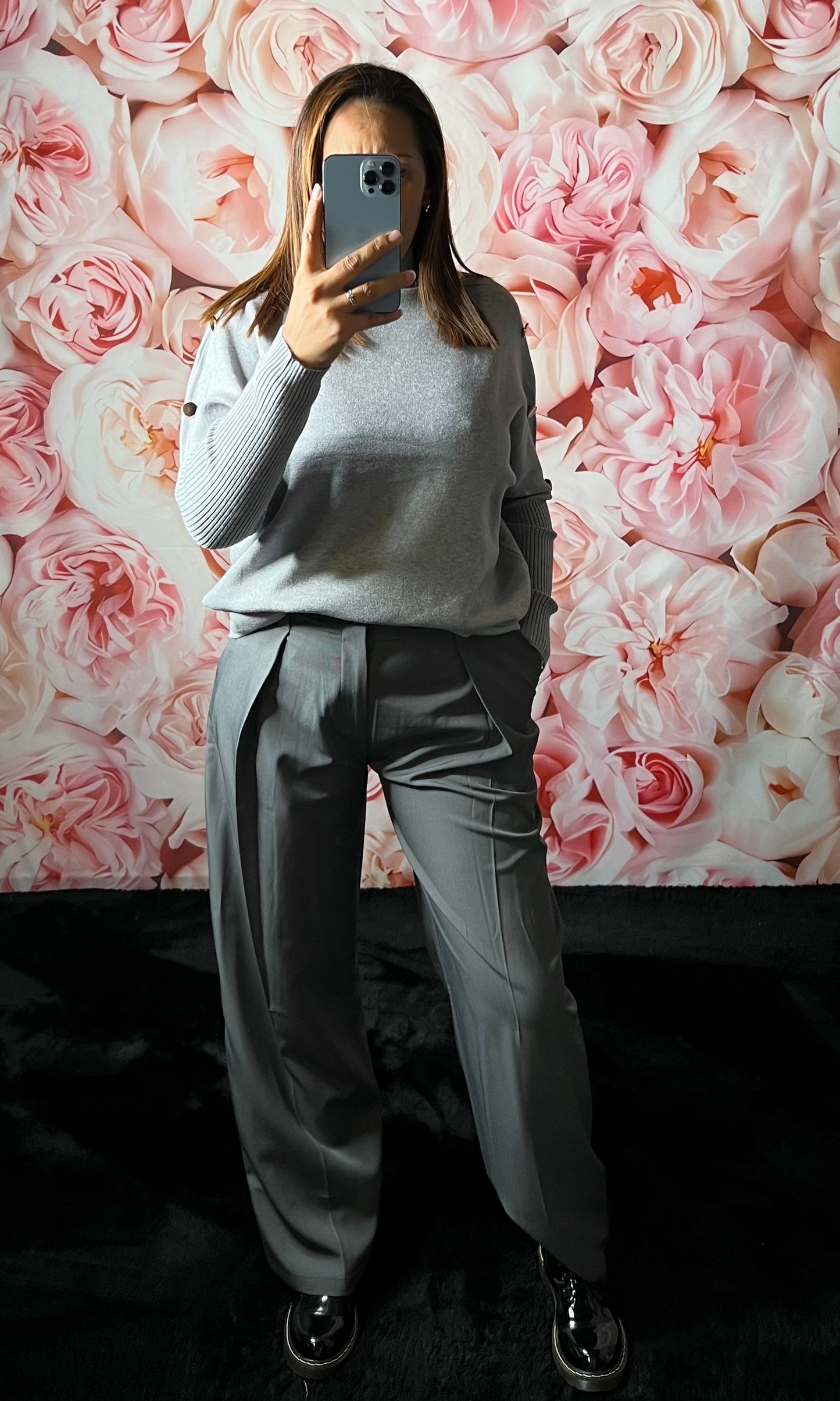 Pull Gris Ample Maille Détails Boutons Epaules