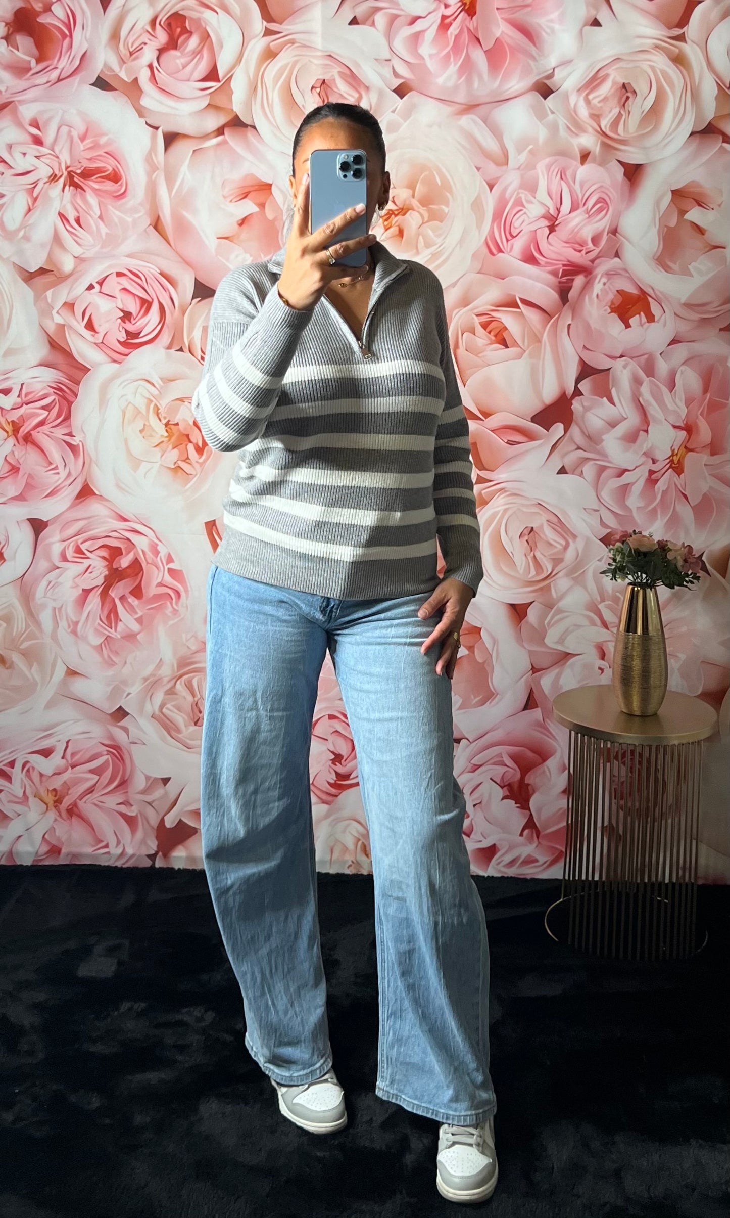 Pull Maille à Rayures et Fermetures au Col