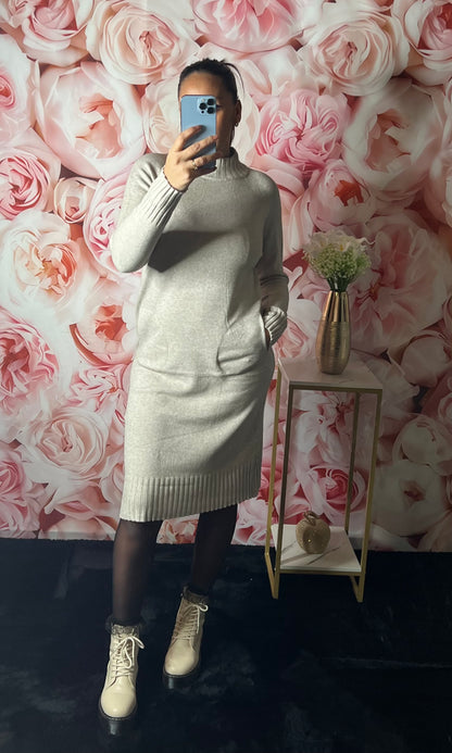 Robe Pull Boutonnée – Douce & Élégante Taupe