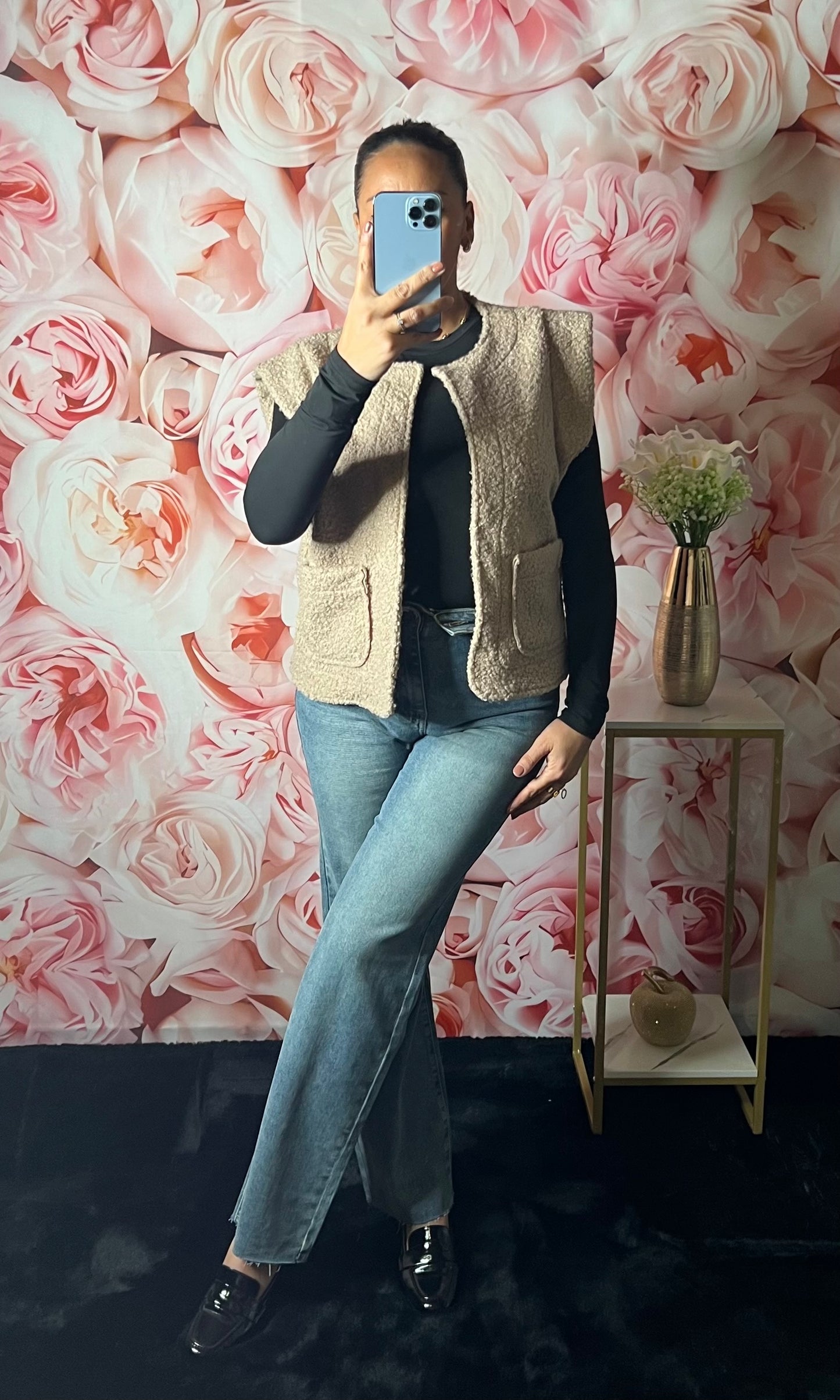 Gilet Sans Manches Texturé Taupe – Chic & Confort