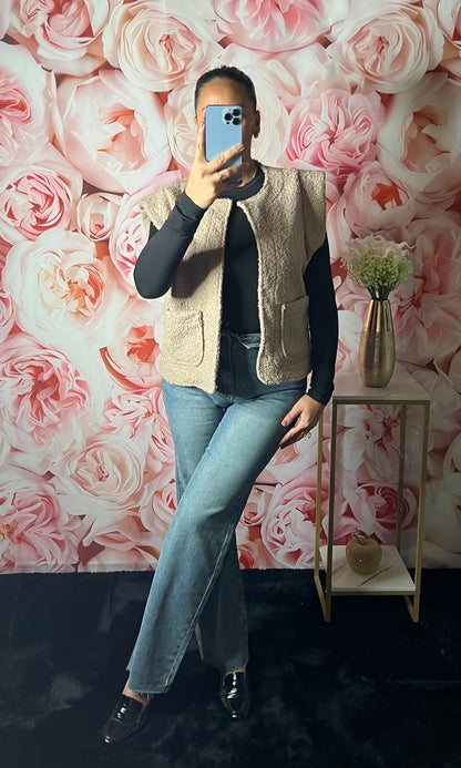 Gilet Sans Manches Texturé Taupe – Chic & Confort