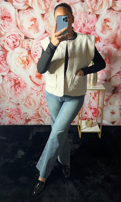 Gilet Sans Manches Texturé Beige – Chic & Confort